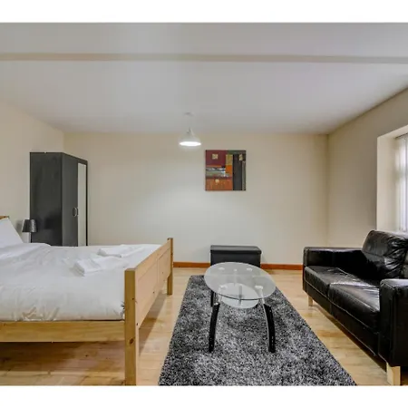 Apartment Super Spacious Apt For 4 Close To Salford Quays Manchester