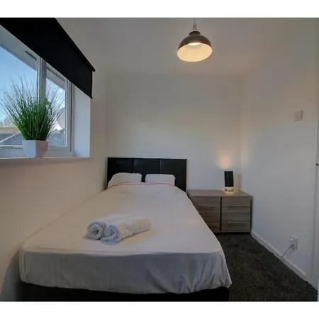Amazing Modern House For Up To 5 In Salford Quays דירה