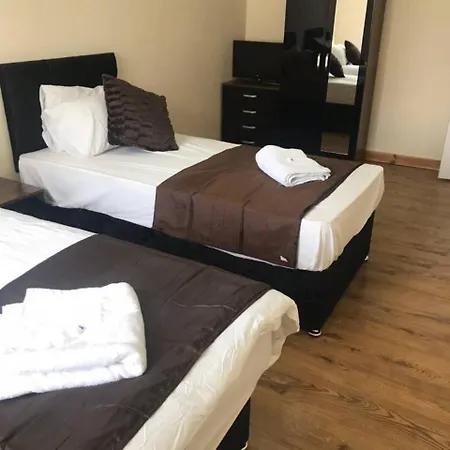Contemporary 2 Bed Apt 13 דירה