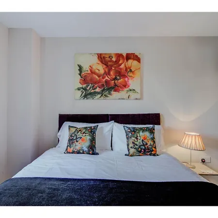 Апартаменты Stunning, Spacious And Quiet Apt For 2 In Mcr Манчестер