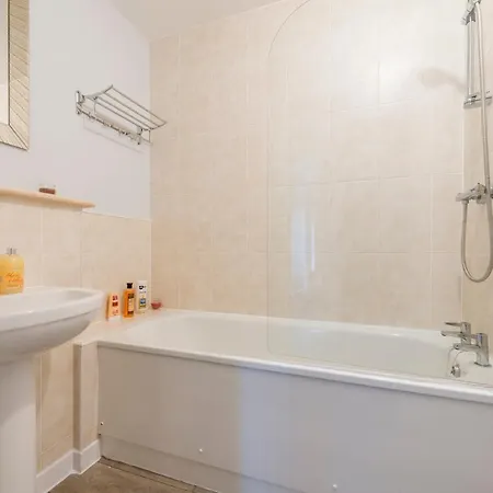 3 Bedroom Near City Centre With Parking Апартаменты Манчестер