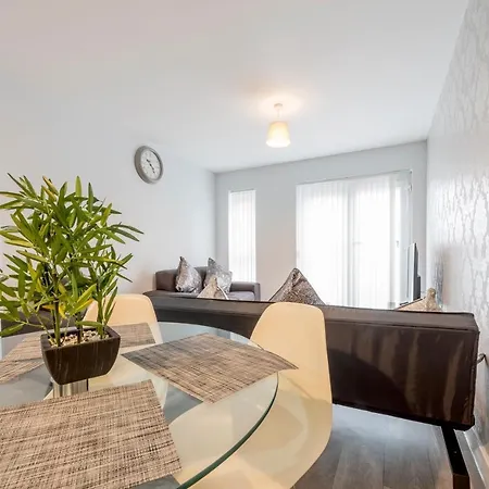 דירה 3 Bedroom Near City Centre With Parking