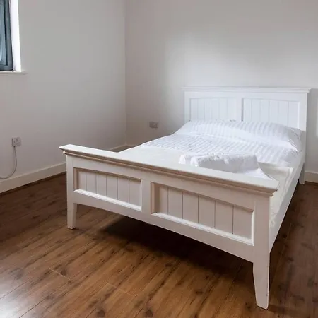 Artistic Flat In West Didsbury By Guestready