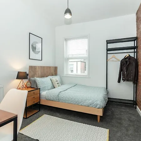 別荘 Park House - Large 3 Bedroom Victorian House, 10 Mins From マンチェスター