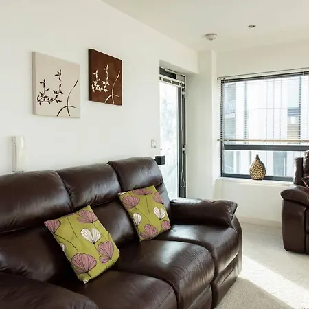 The Quays By Guestready Apartment