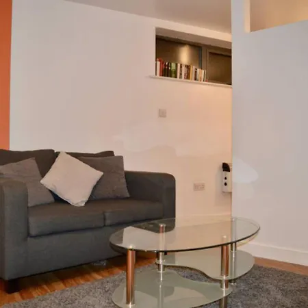 Cosy 1 Bedroom In City Centre Апартаменты