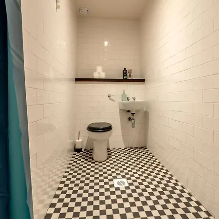 Central Spacious 1 Bedroom
