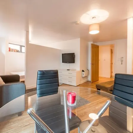 Апартаменты Cosy 1 Bedroom In City Centre *
