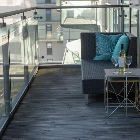 5★ Premium 2bd Luxury City Centre Apt ++ Parking !