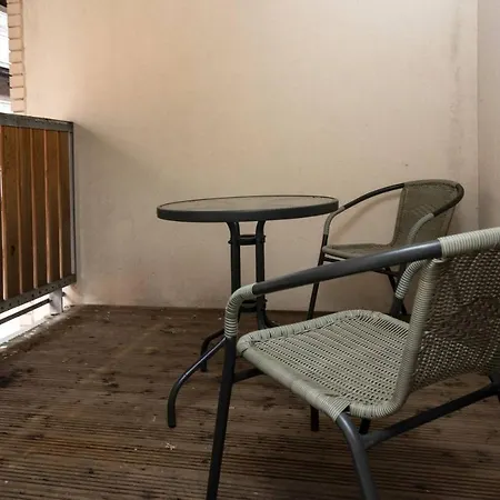 City Centre Duplex With Parking By Guestready *
