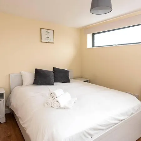 City Centre Duplex With Parking By Guestready Manchester