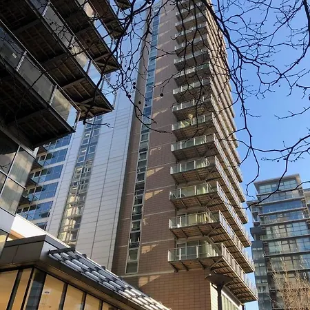 5★ Premium 2bd Luxury City Centre Apt ++ Parking ! *