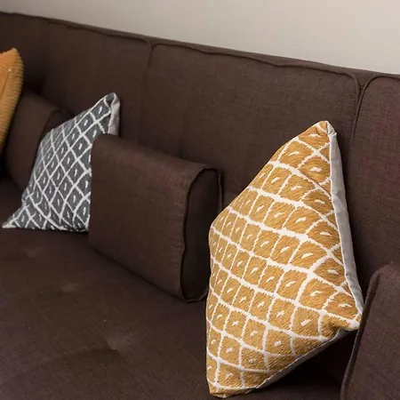 City Centre Duplex With Parking By Guestready *