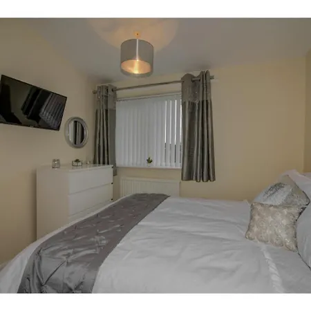 Newly Renovated & Stunning House For 6, *