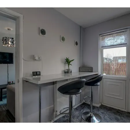 Apartmán Newly Renovated & Stunning House For 6,