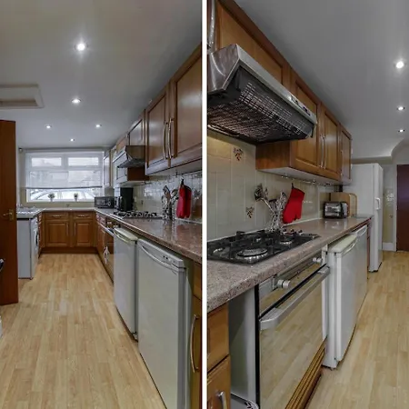 Spacious & Clean House For Up To 7, Manchester! Manchester