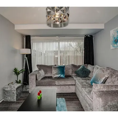 Newly Renovated & Stunning House For 6, Apartmán