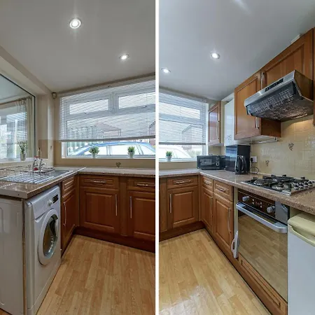 Spacious & Clean House For Up To 7, Manchester! Manchester