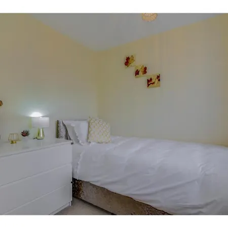 Newly Renovated & Stunning House For 6, Apartmán