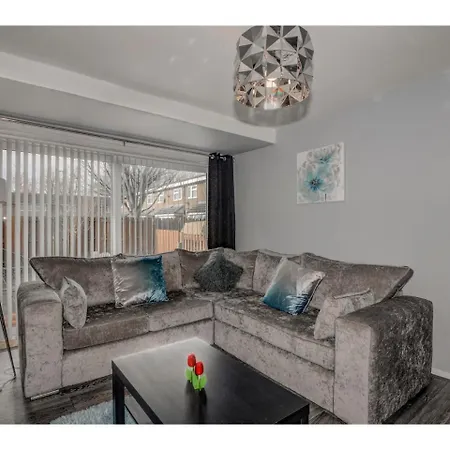 Newly Renovated & Stunning House For 6, * Manchester
