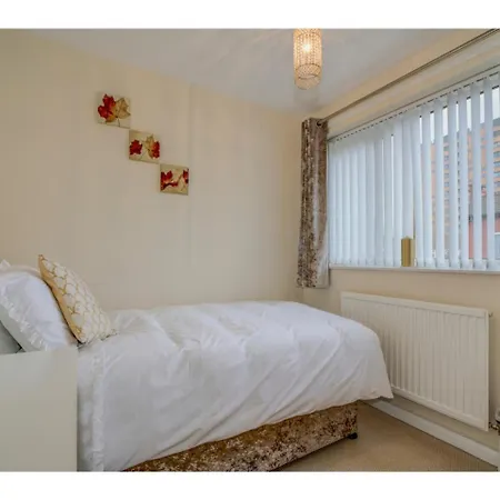 Newly Renovated & Stunning House For 6,