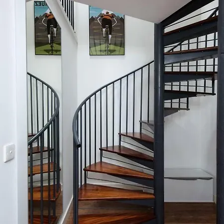 1 Bedroom Mezzanine In Central By Guestready *