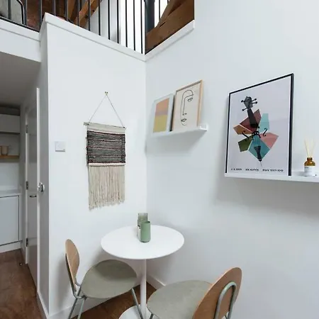 1 Bedroom Mezzanine In Central By Guestready