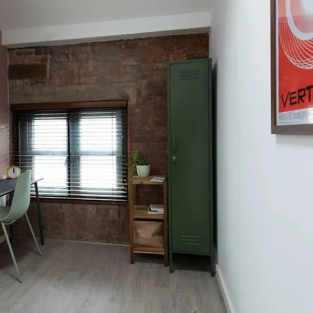 1 Bedroom Mezzanine In Central By Guestready