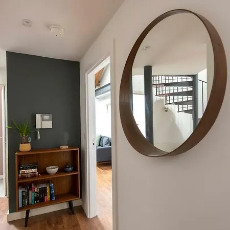 1 Bedroom Mezzanine In Central By Guestready Apartmán