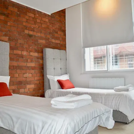 Apartment Modern And Stylish 2 Bedroom In