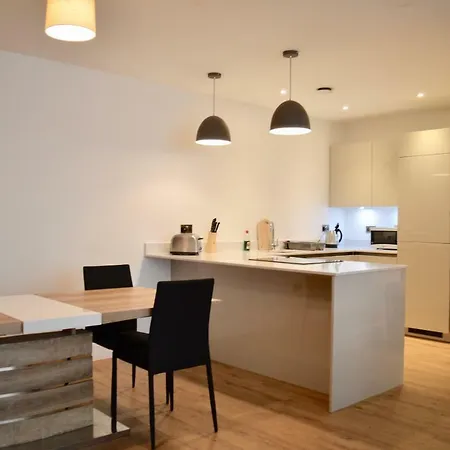 Modern And Stylish 2 Bedroom In Apartmán