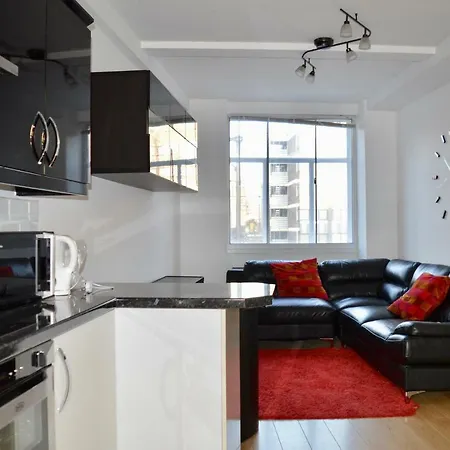 Spacious 3 Bedroom In Manchester