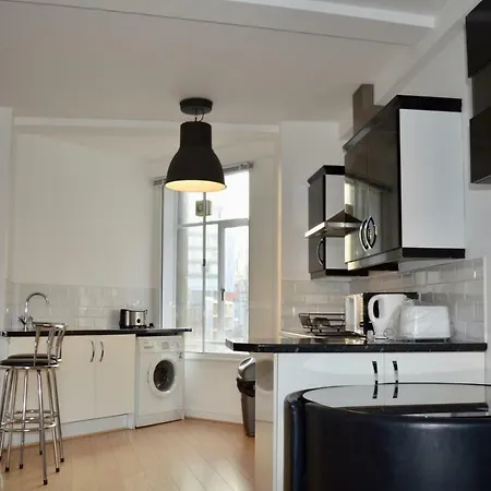 Spacious 3 Bedroom In Manchester