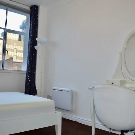Spacious 3 Bedroom In * Manchester