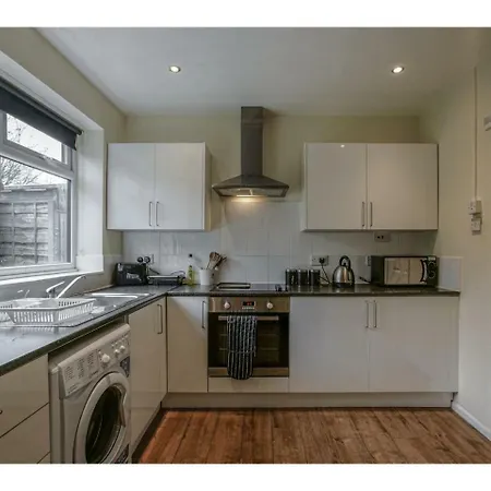 Spacious, Quiet Dwelling For Up To 6, Lägenhet *