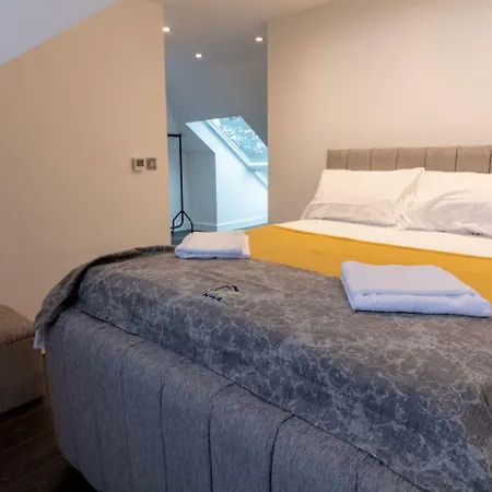 Apartment Luxurious & Exquisite 3 Bedroom House In Bowdon Manchester