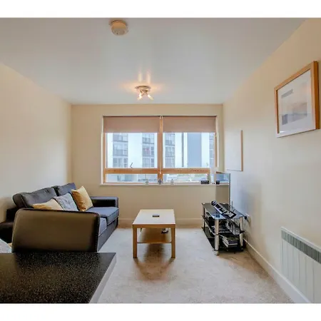 Retreat & Relax In Apt For 4, Central Апартаменты *