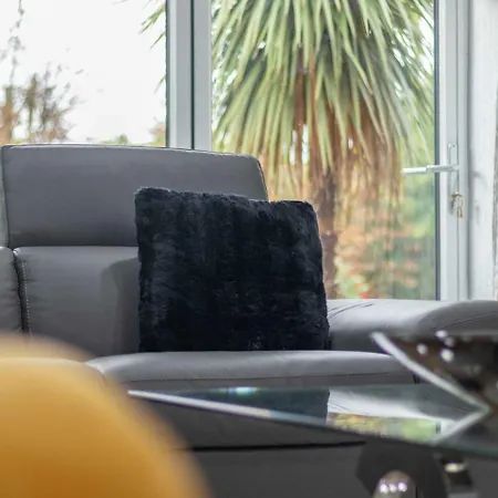 Luxurious & Exquisite 3 Bedroom House In Bowdon Apartment *