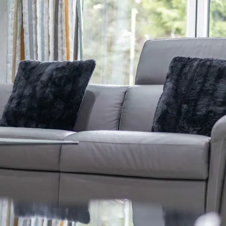 Luxurious & Exquisite 3 Bedroom House In Bowdon *