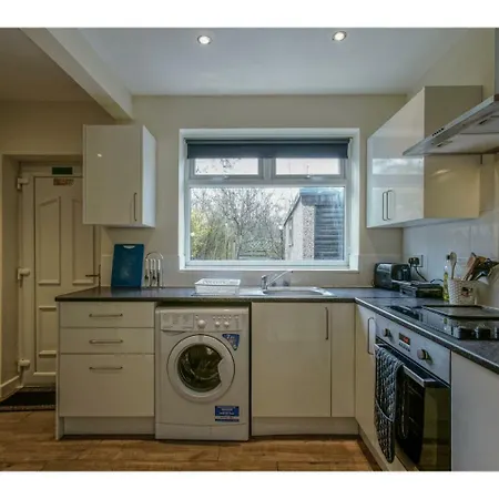 Spacious, Quiet Dwelling For Up To 6, Manchester