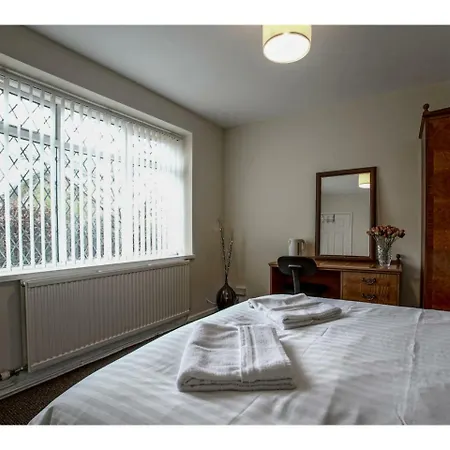 Spacious, Quiet Dwelling For Up To 6, Lägenhet *