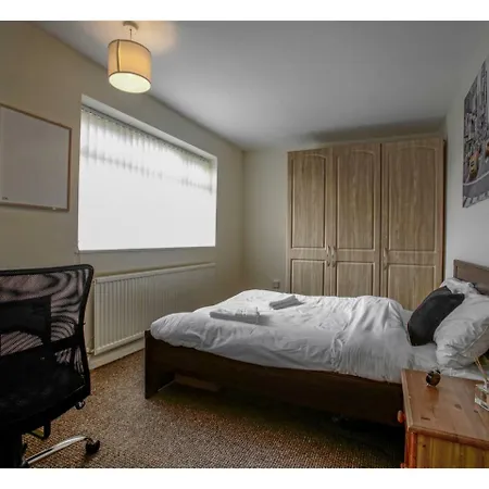 Spacious, Quiet Dwelling For Up To 6, Apartmán *