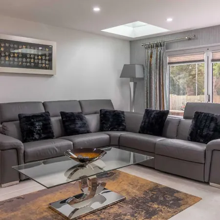 Apartment Luxurious & Exquisite 3 Bedroom House In Bowdon *