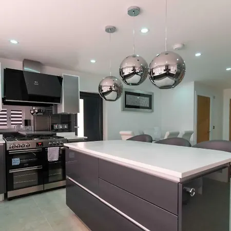 Luxurious & Exquisite 3 Bedroom House In Bowdon Apartment Manchester