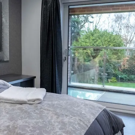 Luxurious & Exquisite 3 Bedroom House In Bowdon * Manchester
