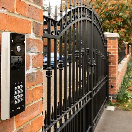 Luxurious & Exquisite 3 Bedroom House In Bowdon * Manchester