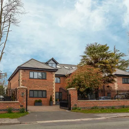 Apartment Luxurious & Exquisite 3 Bedroom House In Bowdon