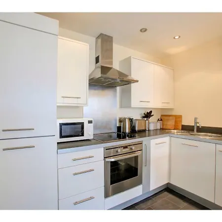 Retreat & Relax In Apt For 4, Central *