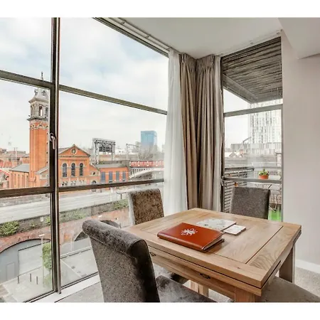 Elegant & Sophisticated Apt For 4, Central Mcr