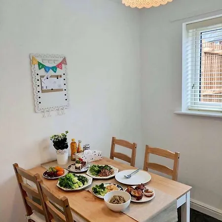Near Etihad Stadium Guest house